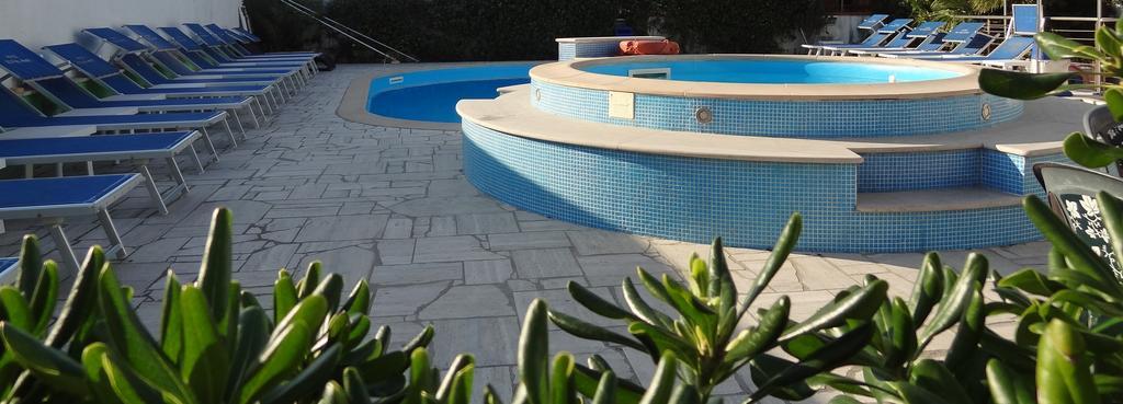 Hotel Eco Del Mare مارينا دي ماسا المظهر الخارجي الصورة