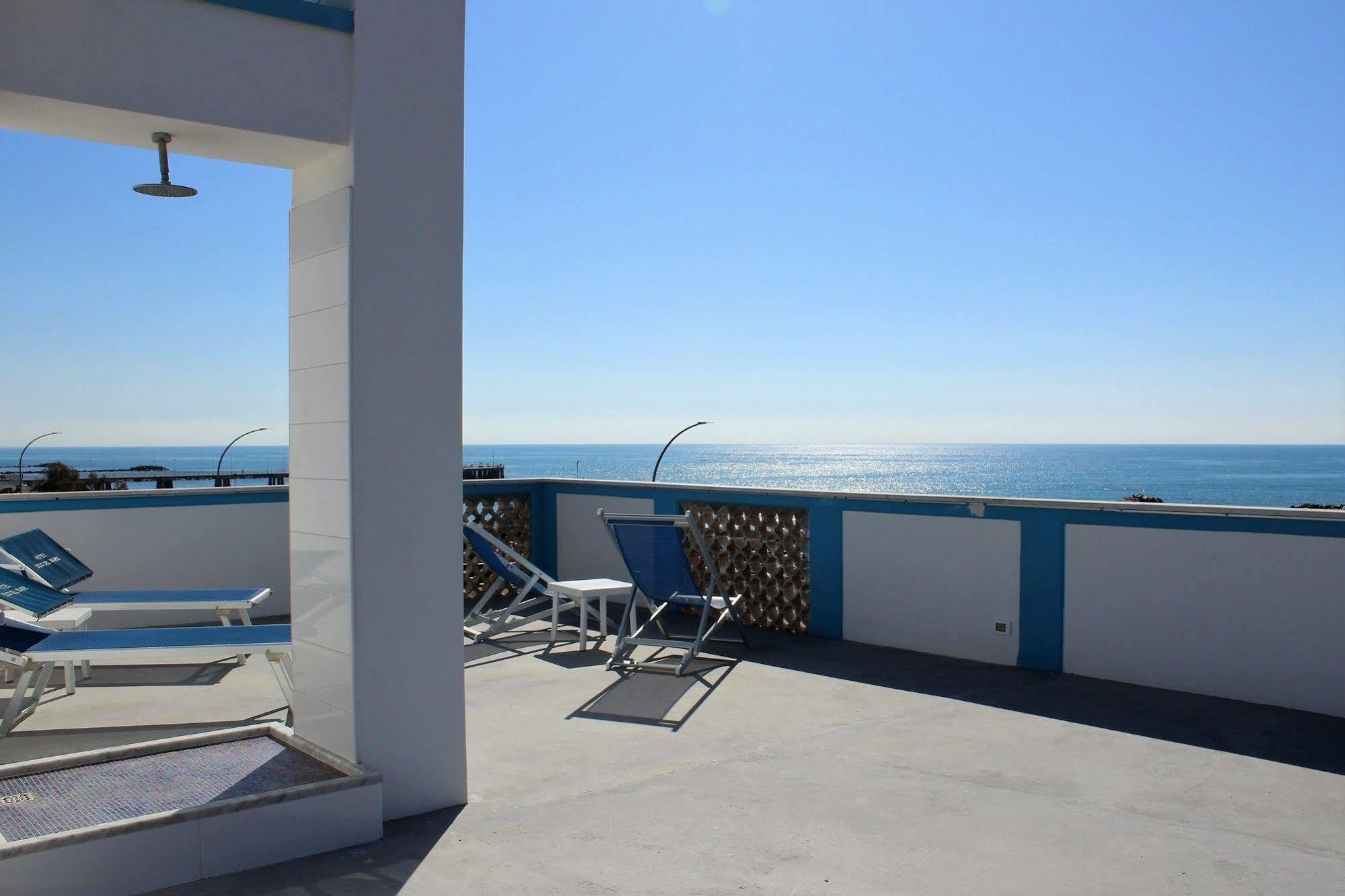 Hotel Eco Del Mare مارينا دي ماسا المظهر الخارجي الصورة