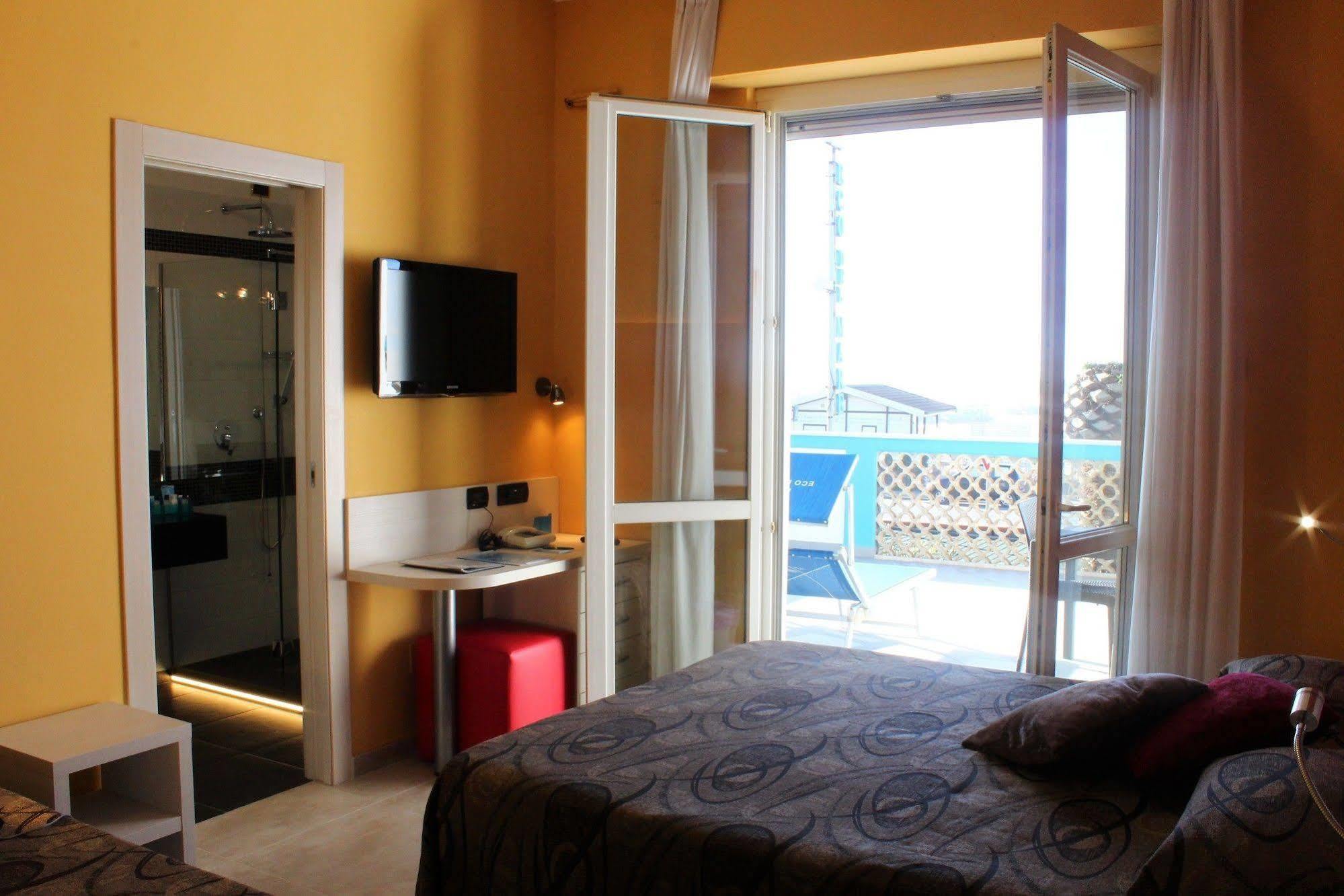 Hotel Eco Del Mare مارينا دي ماسا المظهر الخارجي الصورة